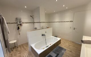 B095E2A4-0417-40F6-BBBF-93C40A59B920